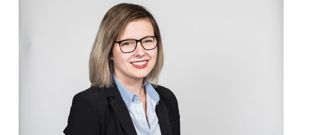 Nina Sacht, Auszubildende zur Kauffrau für Büromanagement bei Evonik.