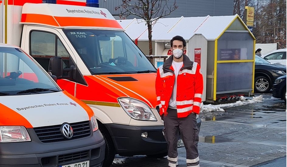 Sascha Dostal im Einsatz für das Bayerische Rote Kreuz. Foto: privat