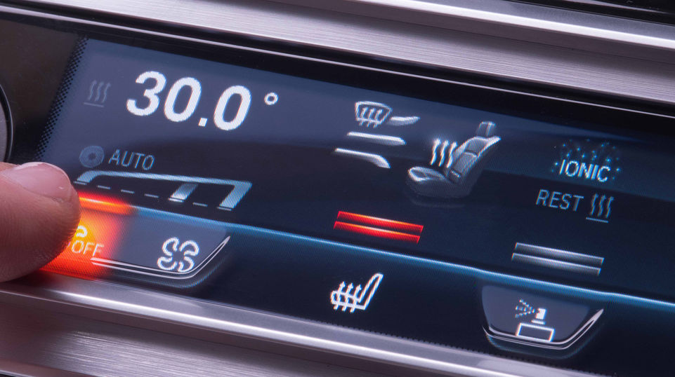 The easy-to-operate touchscreen made from PLEXIMID®, currently used in the 4-zone air conditioning unit of the BMW Series 5 and 7. 
