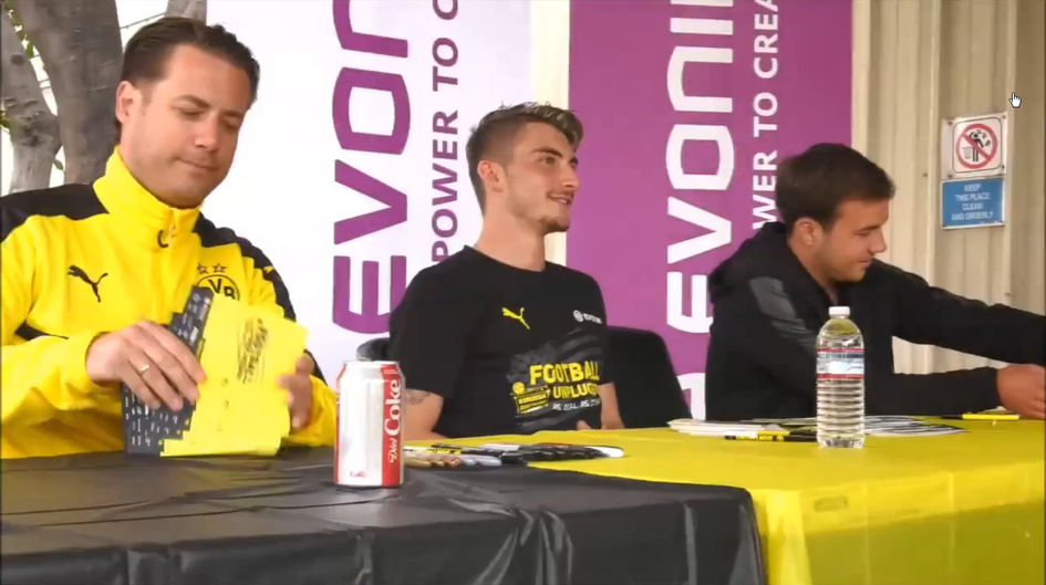 After the match, BVB players Mario Götze and Maximilian Phillipp visited the Vernon site along with BVB legend Lars Ricken (from right to left) for an autograph session and a taco lunch.