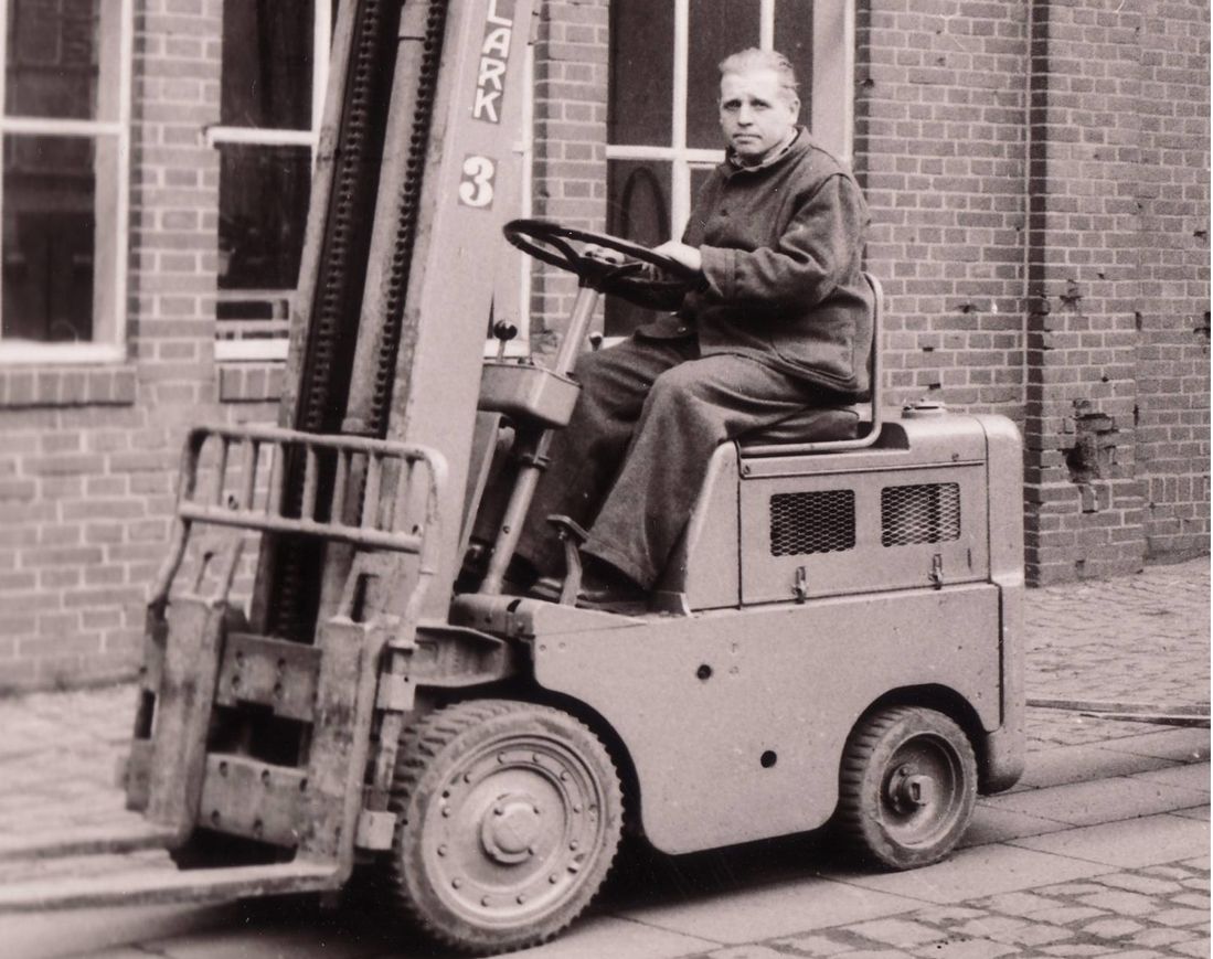 1949, Order of the first forklift truck