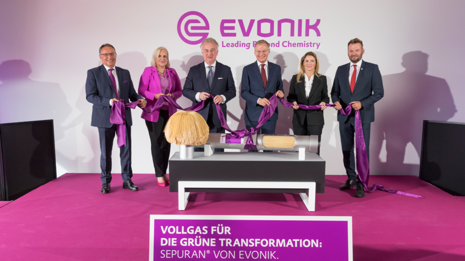 Evonik opens new membrane production facility in Schörfling, Austria: from left. Jean-Marc Chassagne, Site Manager of Evonik Fibres GmbH, Angelika Winzig, Member of the European Parliament, Christian Kullmann, Chairman of the Executive Board of Evonik Industries AG, Thomas Stelzer, Governor of Upper Austria, Lauren Kjeldsen, Head of Smart Materials of Evonik Operations GmbH, and Gerhard Gründl, Mayor of the municipality of Schörfling am Attersee.
​
 