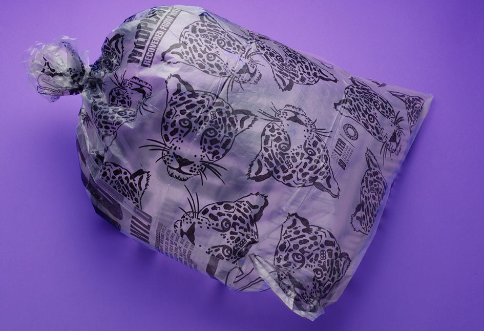Wild plastic bag with leopard pattern